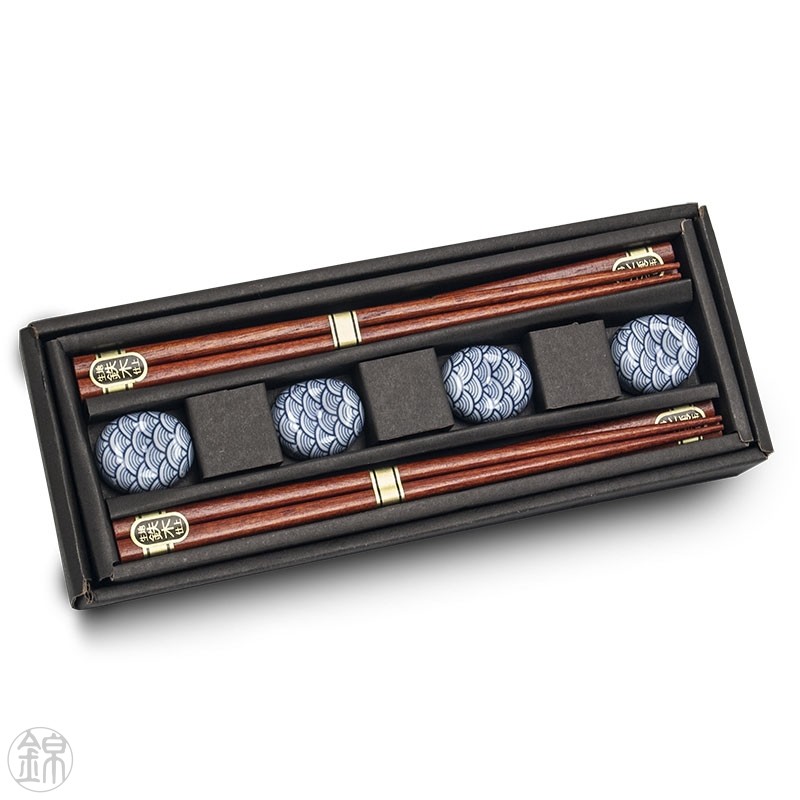 Coffret de 4 paires de baguettes et 4 supports